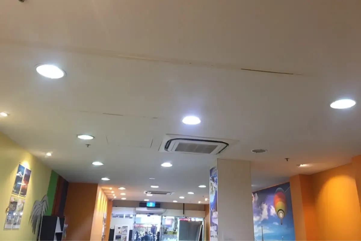 Travel Agency & Cafe Melbourne - Before